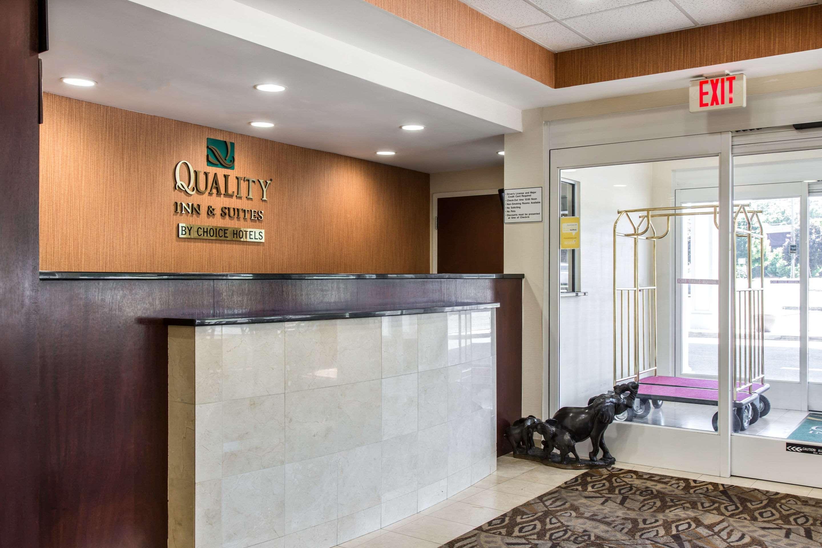 Quality Inn & Suites Danbury Near University Dış mekan fotoğraf